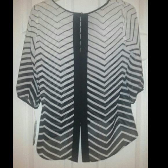 🆕BCX Chevron Hi-Low Hem Sheer Black & White Top - Picture 2 of 6